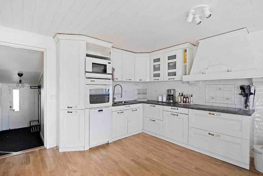 Mysigt Hus Med Natur & Jacuzzi I Olofstorp Göteborg Eksteriør billede