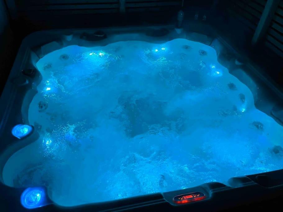 Mysigt Hus Med Natur & Jacuzzi I Olofstorp Göteborg Eksteriør billede
