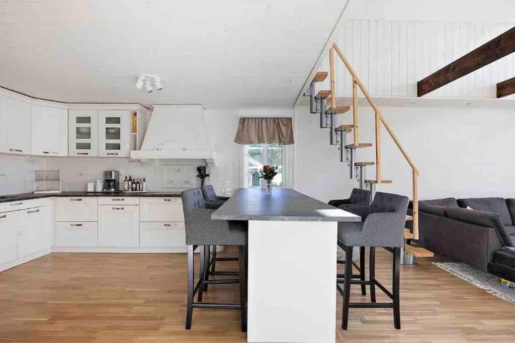 Mysigt Hus Med Natur & Jacuzzi I Olofstorp Göteborg Eksteriør billede