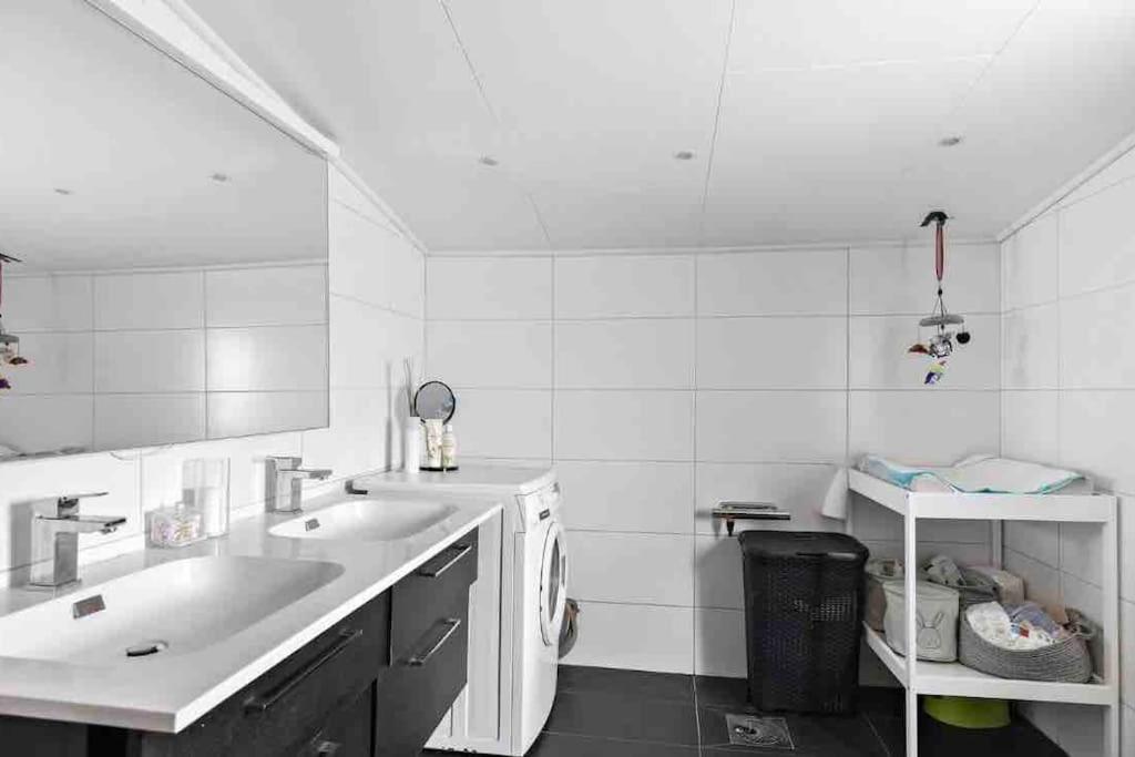Mysigt Hus Med Natur & Jacuzzi I Olofstorp Göteborg Eksteriør billede